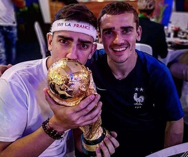 兄弟为格列兹曼鸣不平:世界杯冠军在巴萨只上2分钟